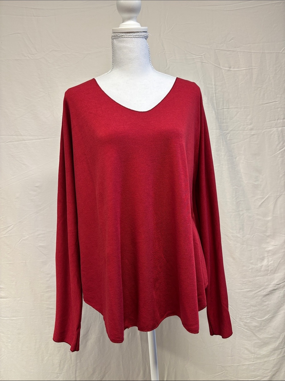 Everyday V-Neck Pullover Sweatshirt in Red